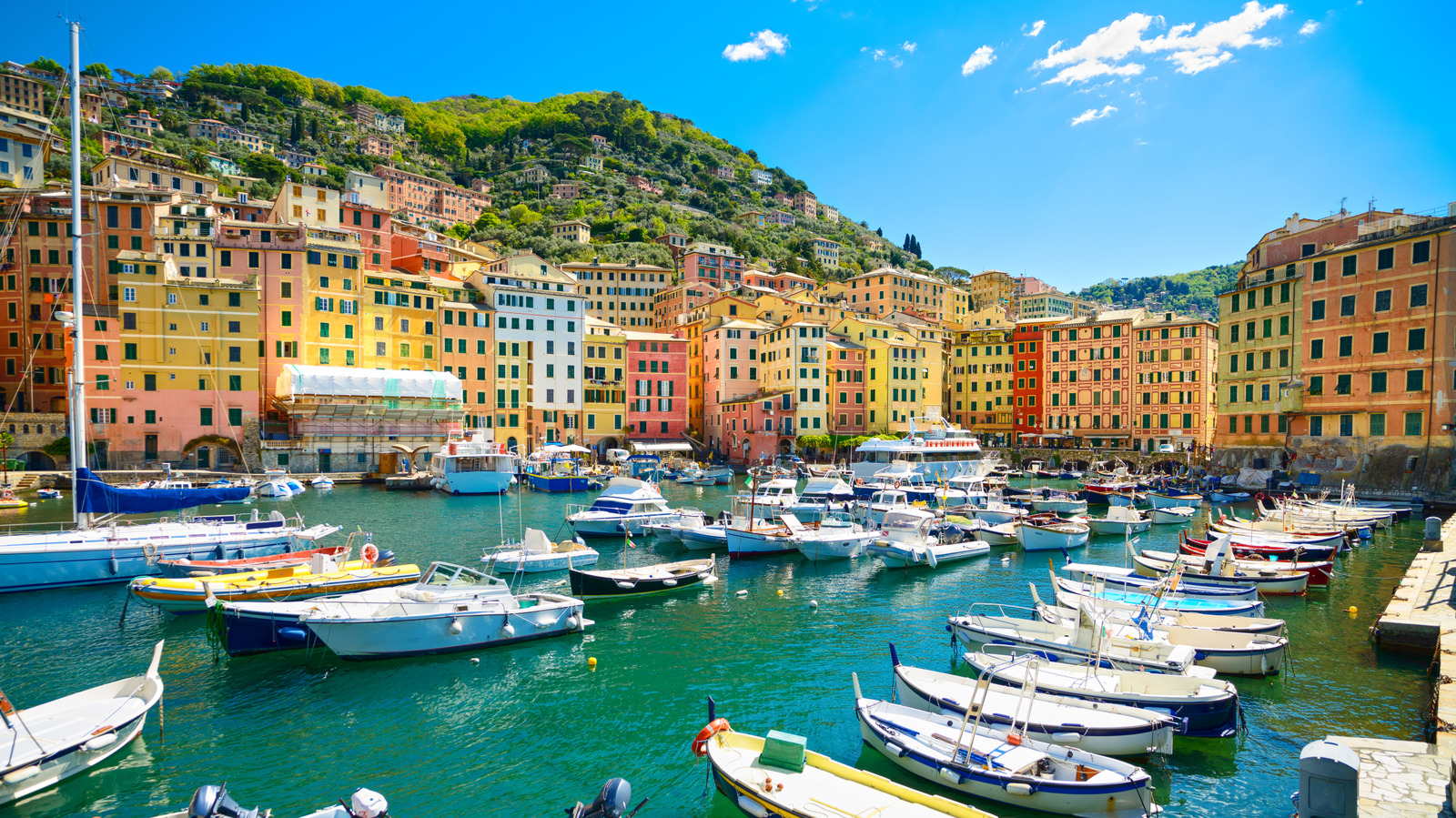 Italie sous-estimée, exquise et colorée Village sur la Riviera propose des maisons en bord de mer et un charme