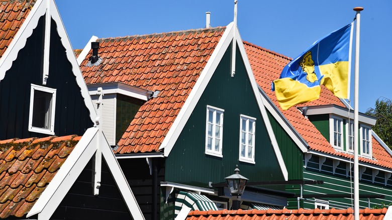 Maisons en bois traditionnelles à Marken, Pays-Bas