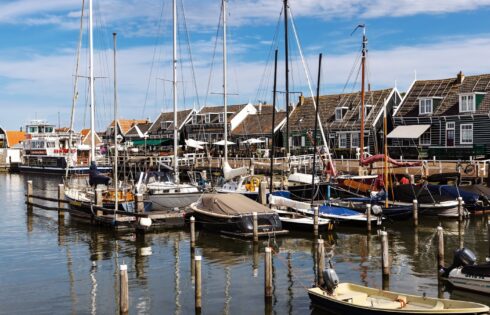 Un village de conte de fées juste à l'extérieur d'Amsterdam est un rêve côtier caché avec des fruits de mer et une architecture à l'ancienne