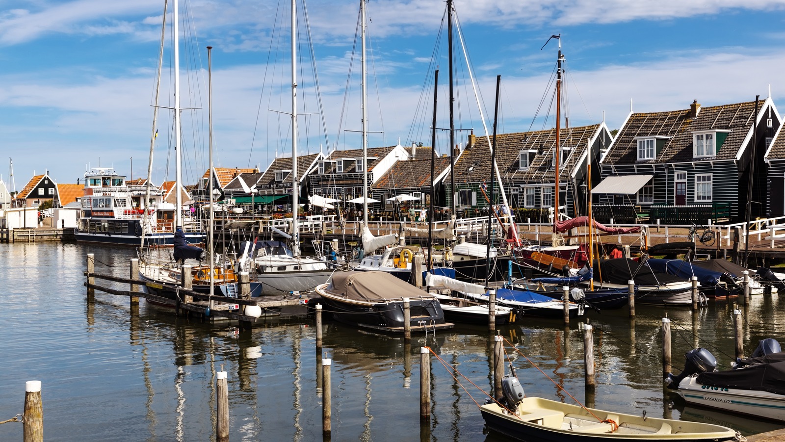 Un village de conte de fées juste à l'extérieur d'Amsterdam est un rêve côtier caché avec des fruits de mer et une architecture à l'ancienne