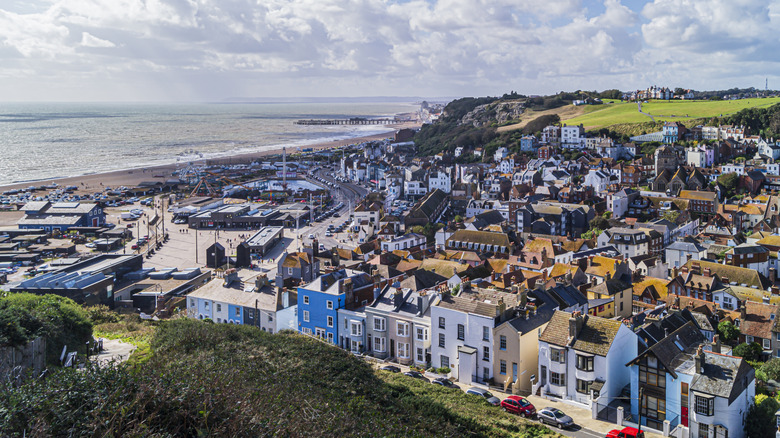 Hastings Skyline avec plage et logement