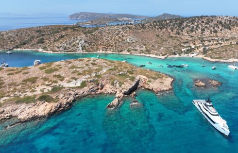 Situé entre Athènes et Rhodes est la micro-île pittoresque de la Grèce sans foule ni hôtels