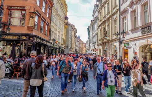 Une capitale européenne gracieuse autrefois appelée «le Paris des« 90 »est bondé et extrêmement dépassé aujourd'hui