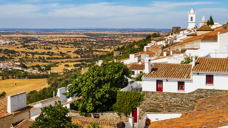 Monsaraz sur la campagne d'Alentejo