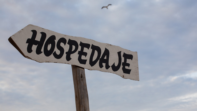 Un panneau Hospedaje, qui signifie héberger en espagnol