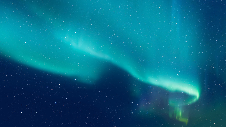Blue Aurora Borealis dans le nord de la Norvège