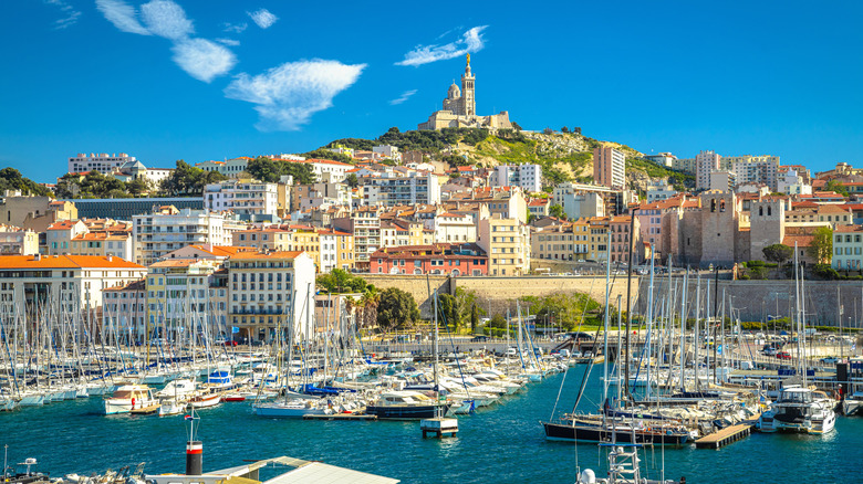Le port et le Notre-Dame de la Garde à Marseille