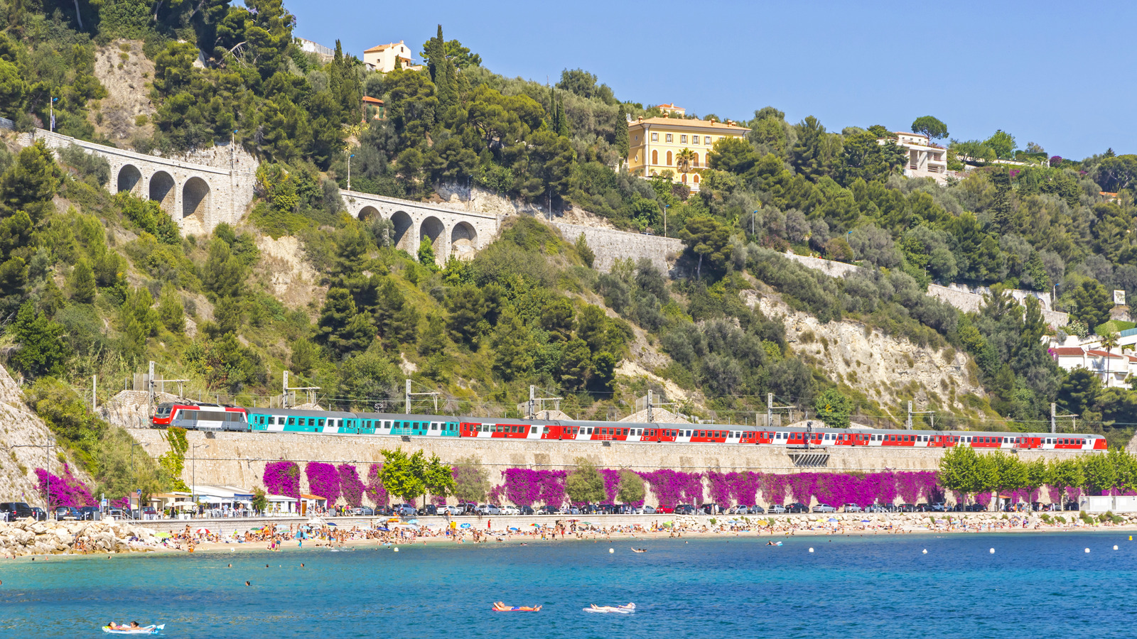 Une expérience de train luxueuse vous emmène de Rome à la Riviera française avec style et confort