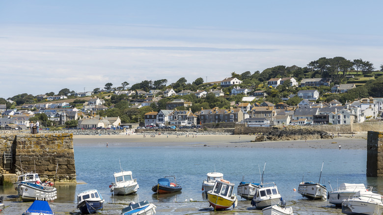 Une vue sur la côte de Marazion en Angleterre