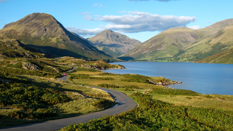 Paysage du lac District avec Scafell Pike au loin