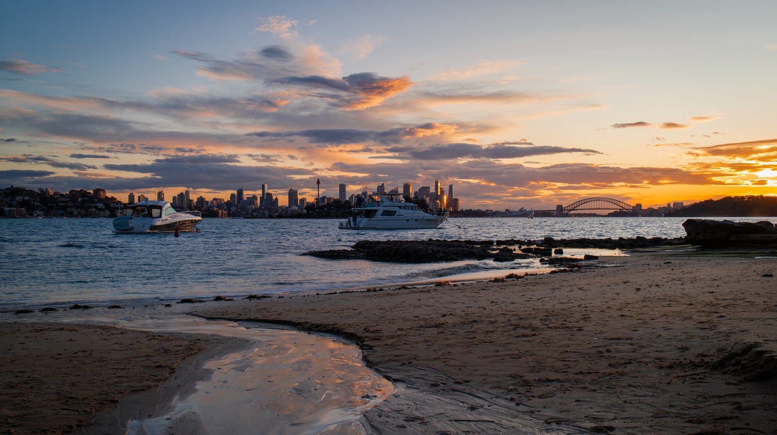 L'un des secrets les mieux gardés d'Australie est une plage isolée avec vue sur les toits de la ville de Sydney