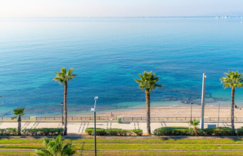 La capitale de la Grèce a une riviera continentale autrefois glamour pleine de plages et de stations qui fait un grand retour