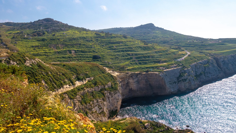 Falaises sur la plage de fomm ir-riħ, Malte