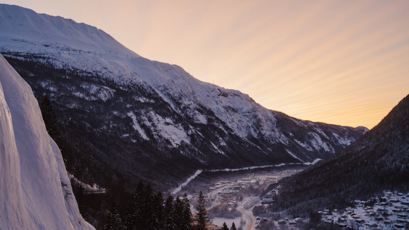 Le village alpin de la Norvège sous-estimé est une escapade de montagne récréative qui passe des mois sans soleil