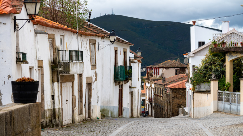 Vues des bâtiments du village de ProSende