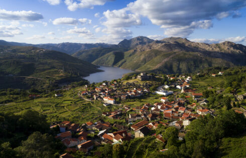 Ce village portugais calme est une évasion riche en histoire remplie d'un ancien château et de traditions intemporelles
