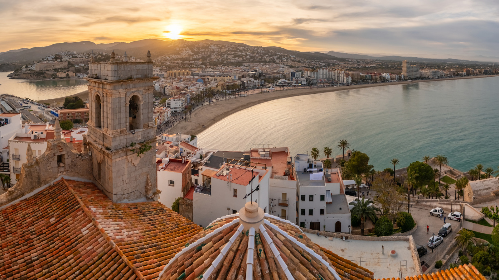 Sandwich entre Barcelone et Valencia est une ville balnéaire méditerranéenne avec des ruines anciennes et des criques secrètes