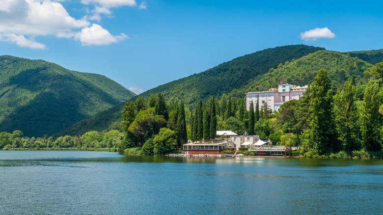 Lago di Pietiluloco et montagnes