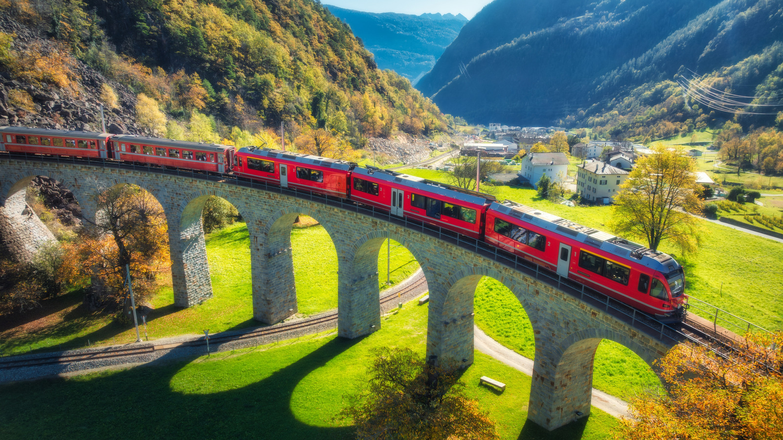 Rick Steves a appelé ce trajet en train à travers les glaciers et les lacs l'un des meilleurs de la Suisse