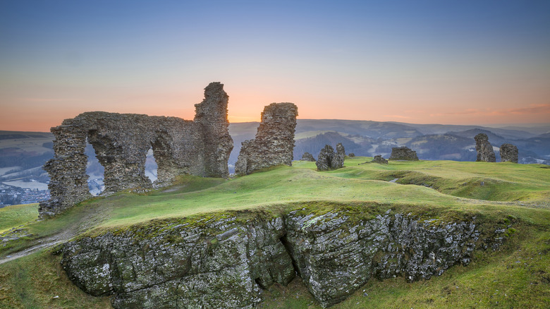Castell Dinas Brân au-dessus de la vallée de Dee
