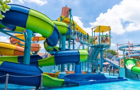 Le plus grand parc aquatique d'Europe est si bondé que les touristes l'appellent «amusant de détruire»