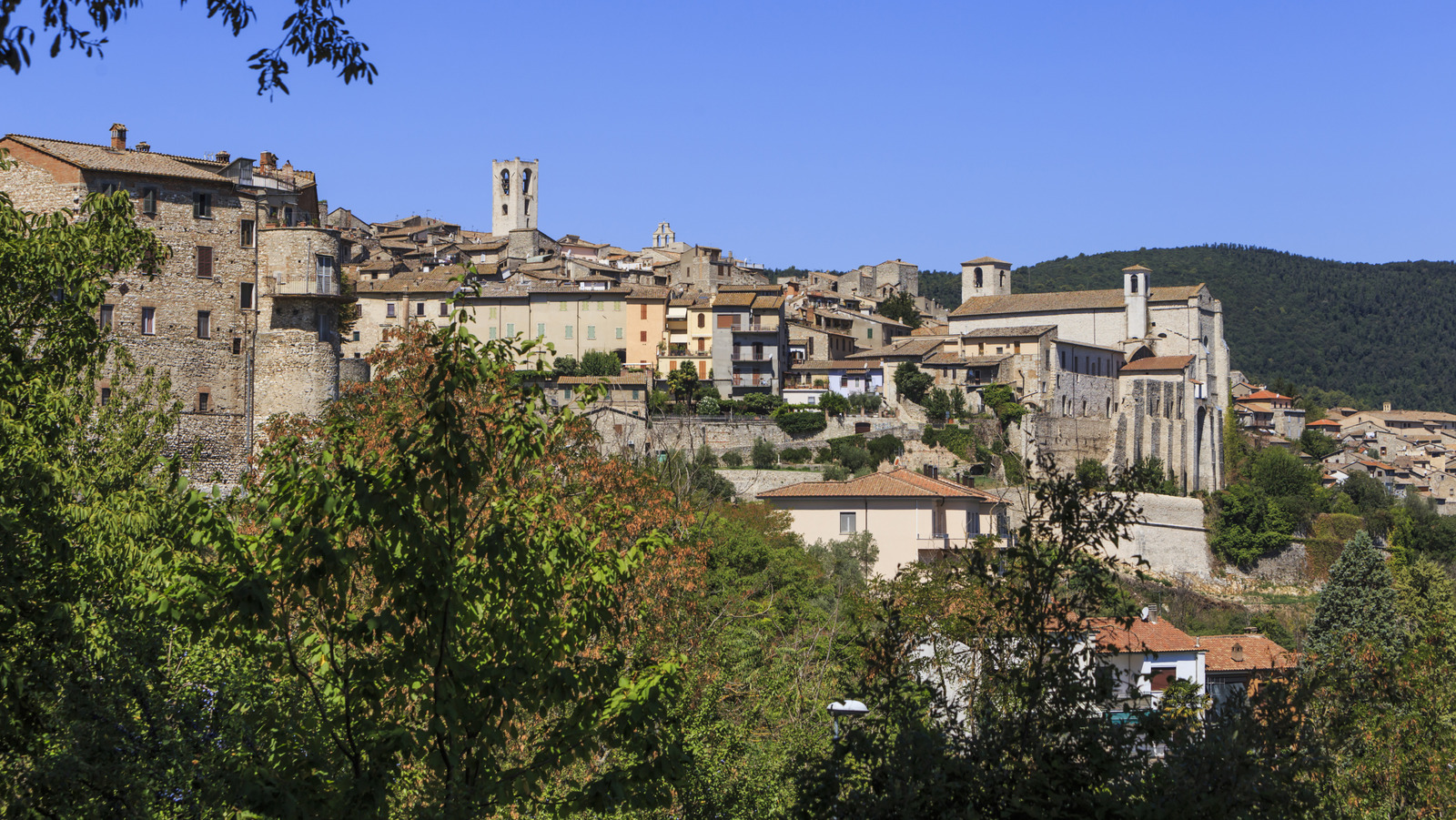 L'un des secrets les mieux gardés d'Italie est un village pittoresque en Ombrie qui a inspiré les Chroniques de Narnia