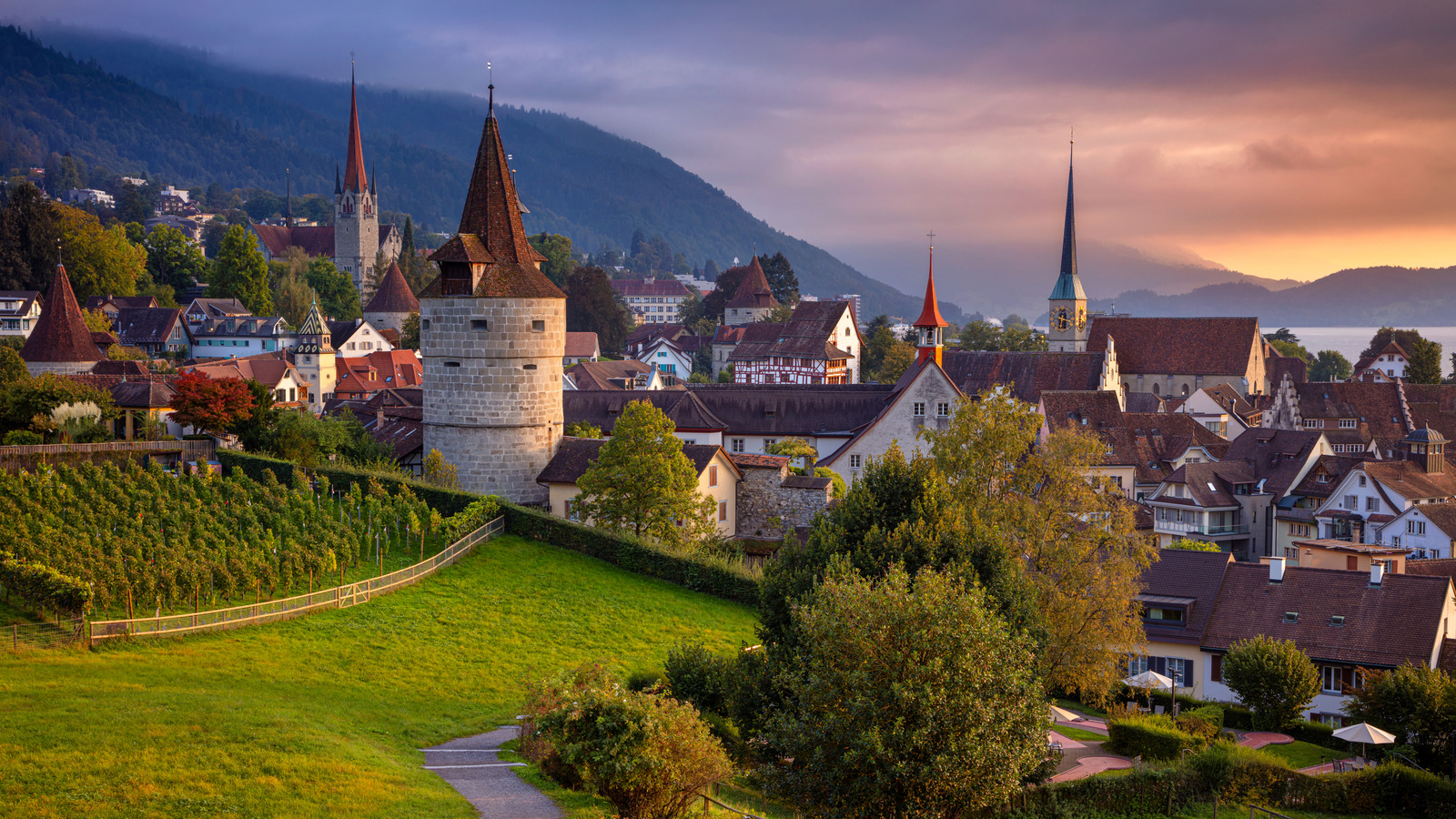 Cette ville au bord du lac en Suisse pourrait être la destination du coucher de soleil la plus négligé d'Europe