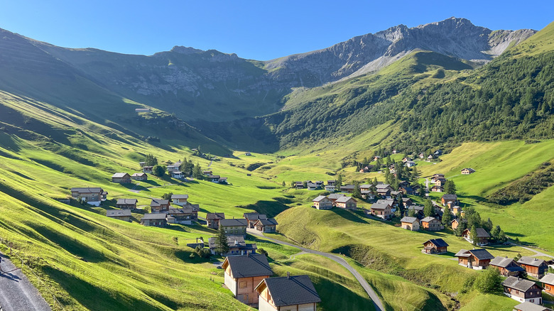 Une vue du village de montagne Malbun dans la principauté du Liechtenstein
