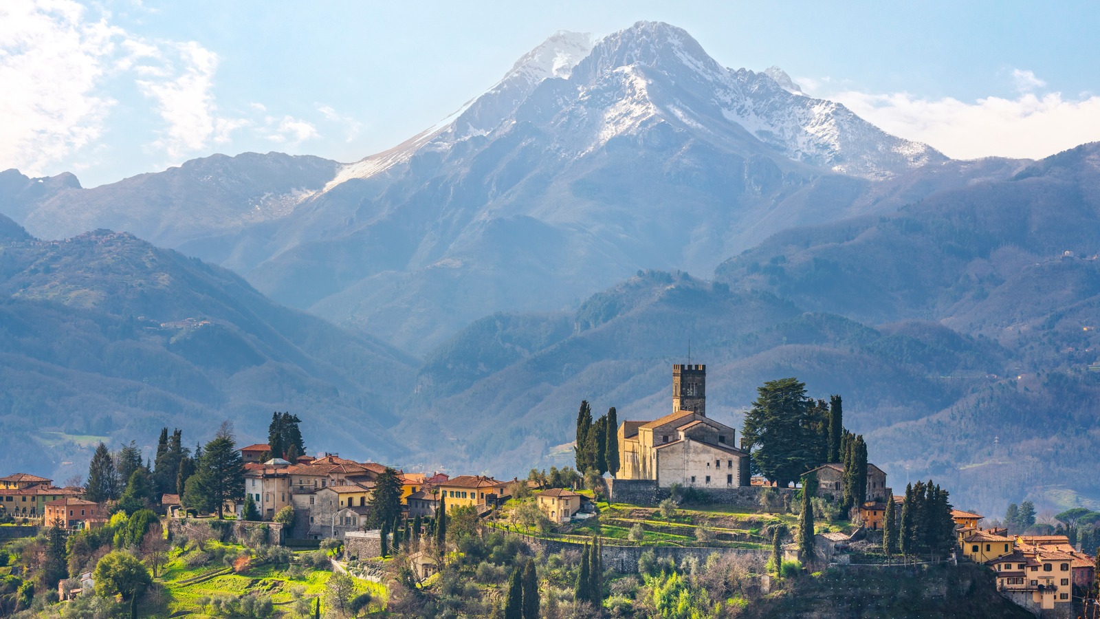 Le coin Italie sous le radar de la Toscane a des montagnes enneigées et une randonnée épique qui rivalisent avec les Alpes