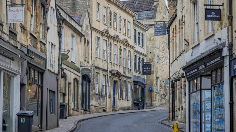 Une photo de paysage de rue du centre-ville de Bradford