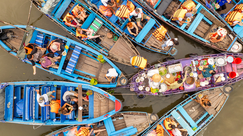 Cai Rang Floating Market dans le sud du Vietnam