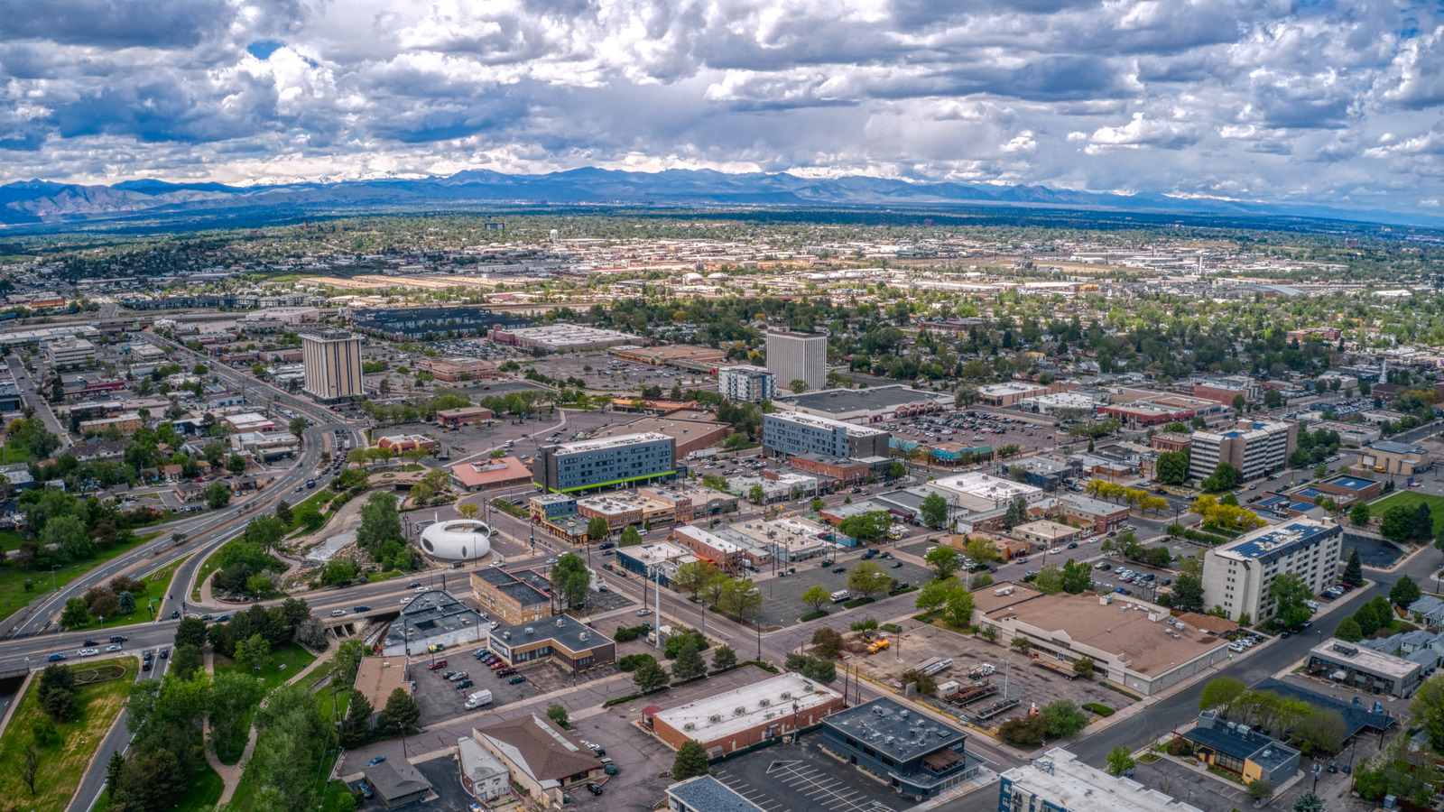 Situé entre Denver et Boulder se trouve un joyau accessible à pied du Colorado avec des bières artisanales, des marchés et des festivals