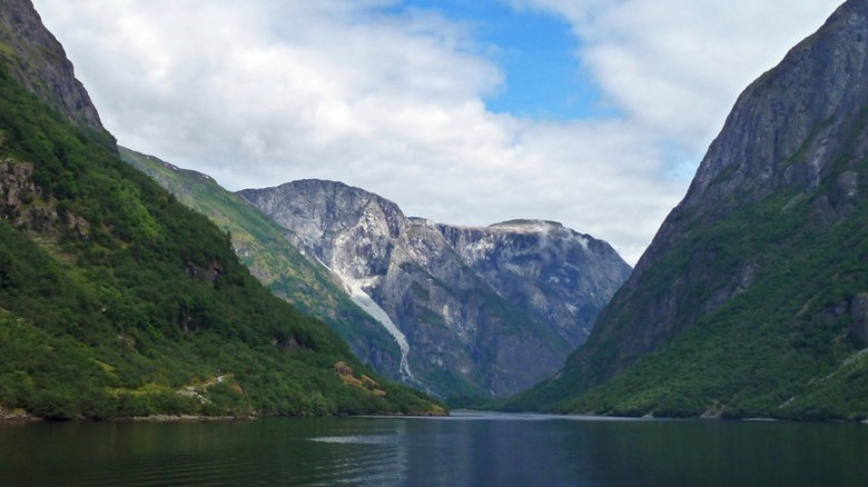 Le site du patrimoine mondial de l'UNESCO, Naeroyfjord, près de Flam, Norvège.