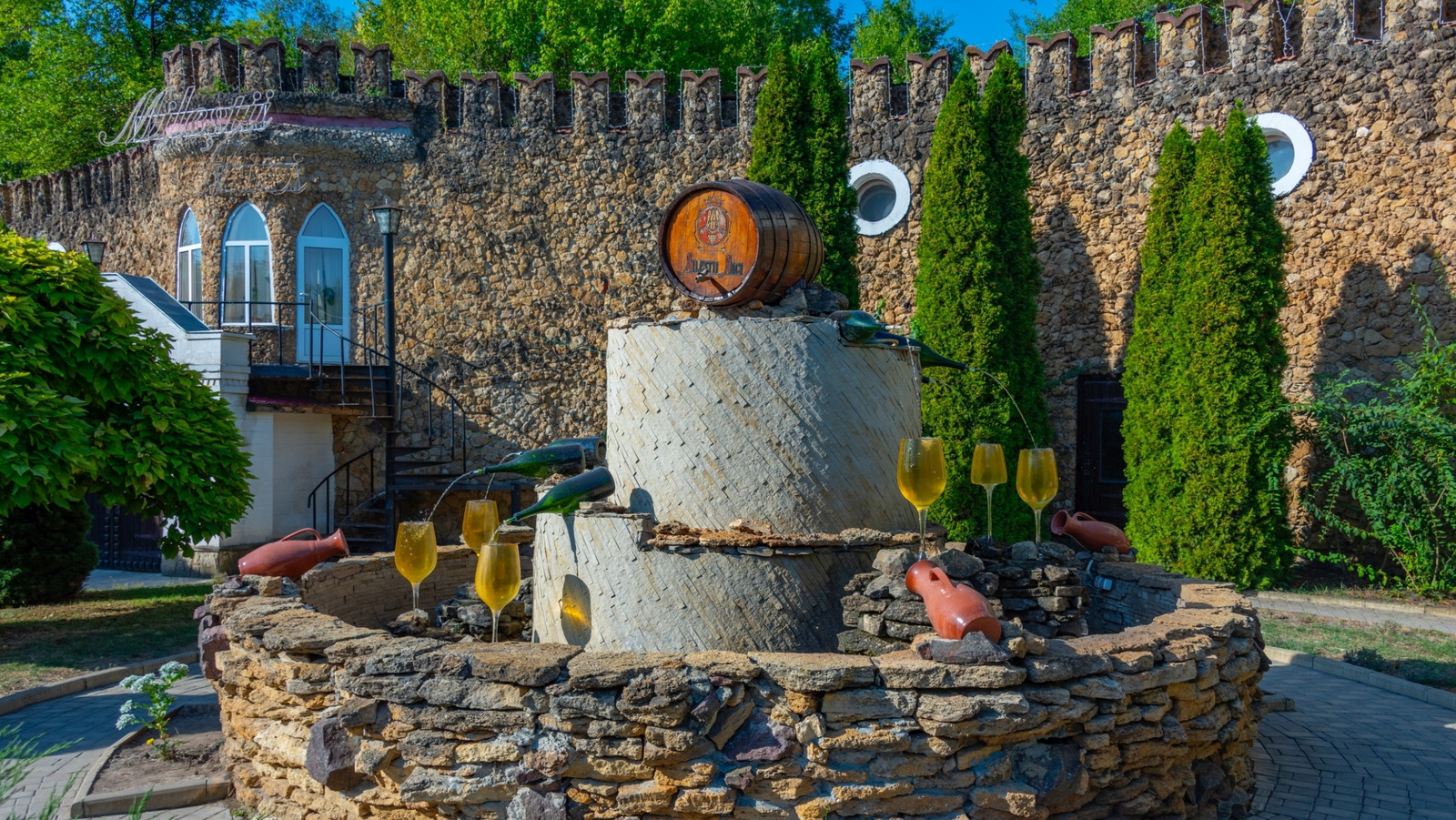La plus grande cave à vin au monde se cache dans l'un des pays viticoles les plus sous-estimés d'Europe