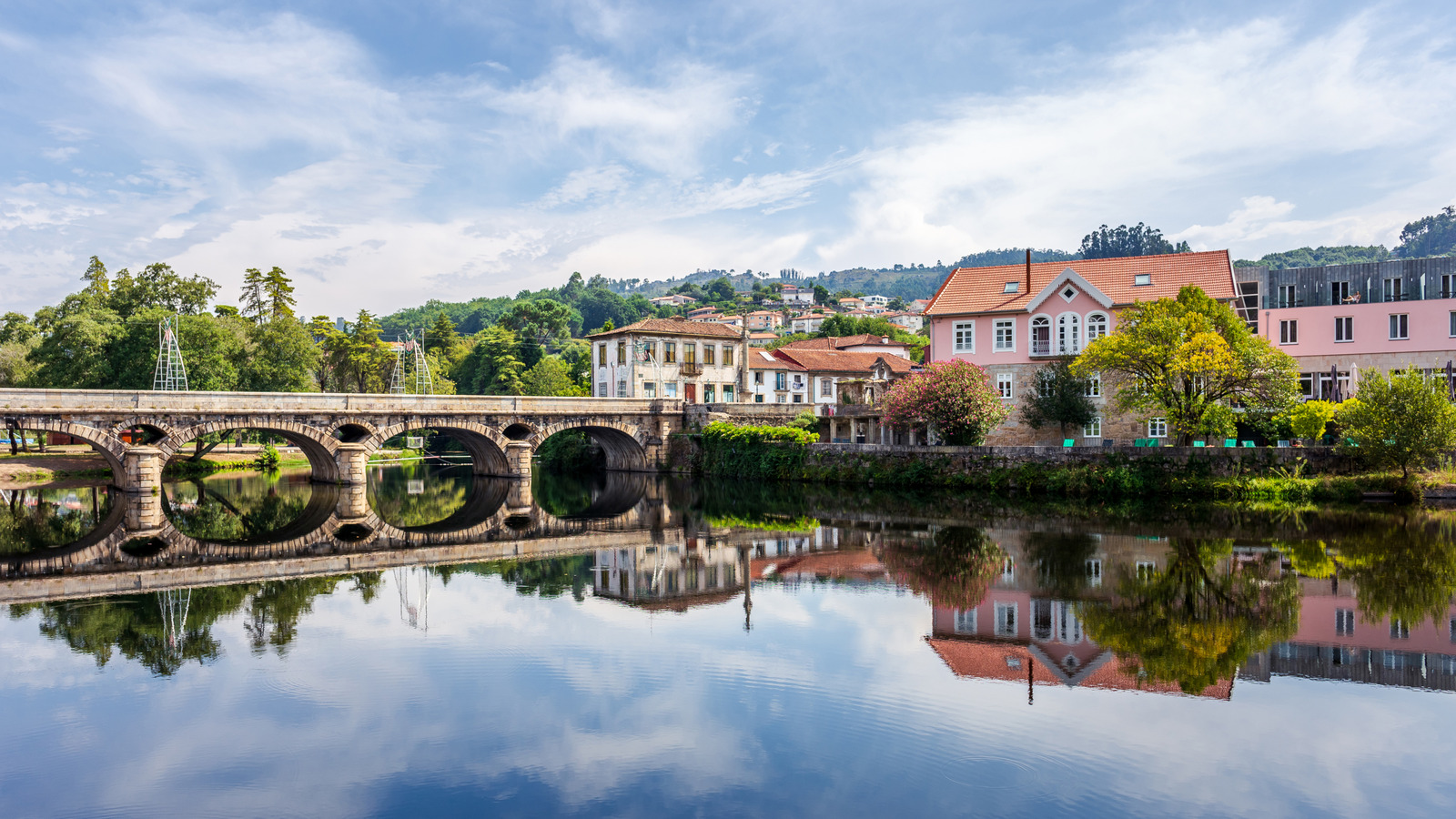 Caché dans la luxuriante du Northern Valley du Portugal est un paradis prêt pour la retraite avec des randonnées et des vignobles sereins