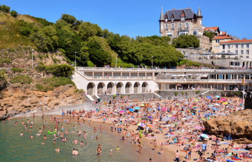 La «capitale de surf de la France» est une ville balnéaire dynamique avec des plages époustouflantes et des fruits de mer frais
