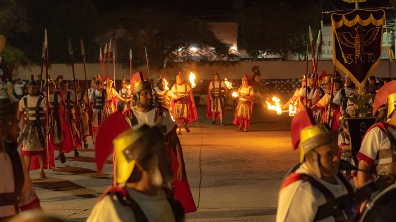 Une passion dramatique de la performance du Christ à Rincón de Tamayo, Guanajuato