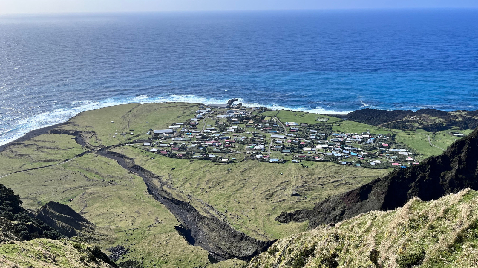 L'île le plus éloignée du monde habitée a de la randonnée, de la pêche et même du golf (mais pas d'hôtels ni de restaurants)