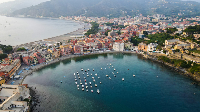 Une vue de la baie à Sestri Levante, Italie