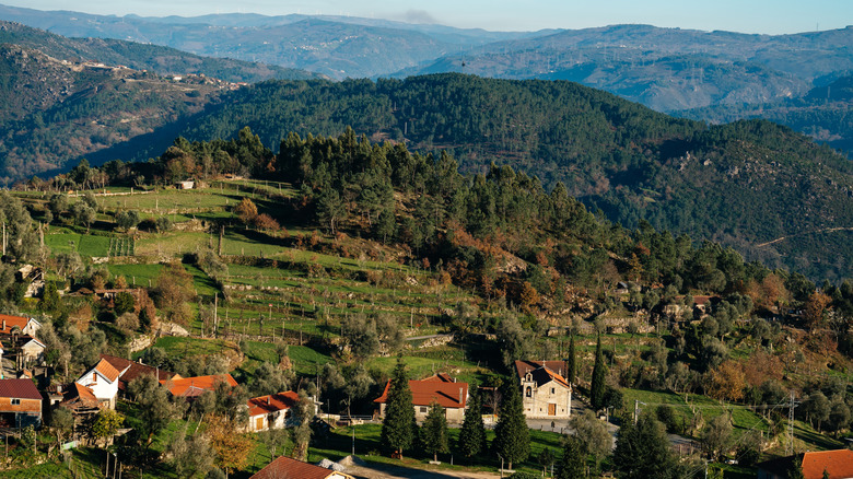 village dans les montagnes de pénéda-gerês