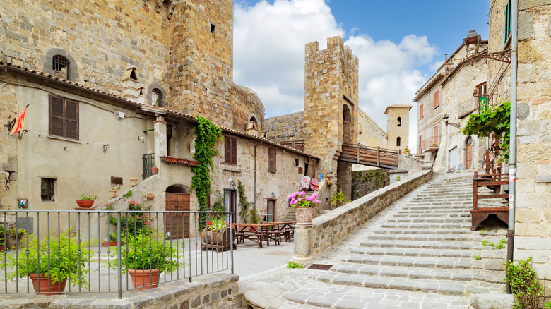 Bâtiments en pierre à Bolsena, Italie