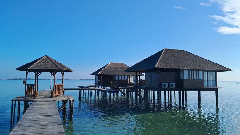 Les villas de l'île de Leebong et un gazebo sur l'eau