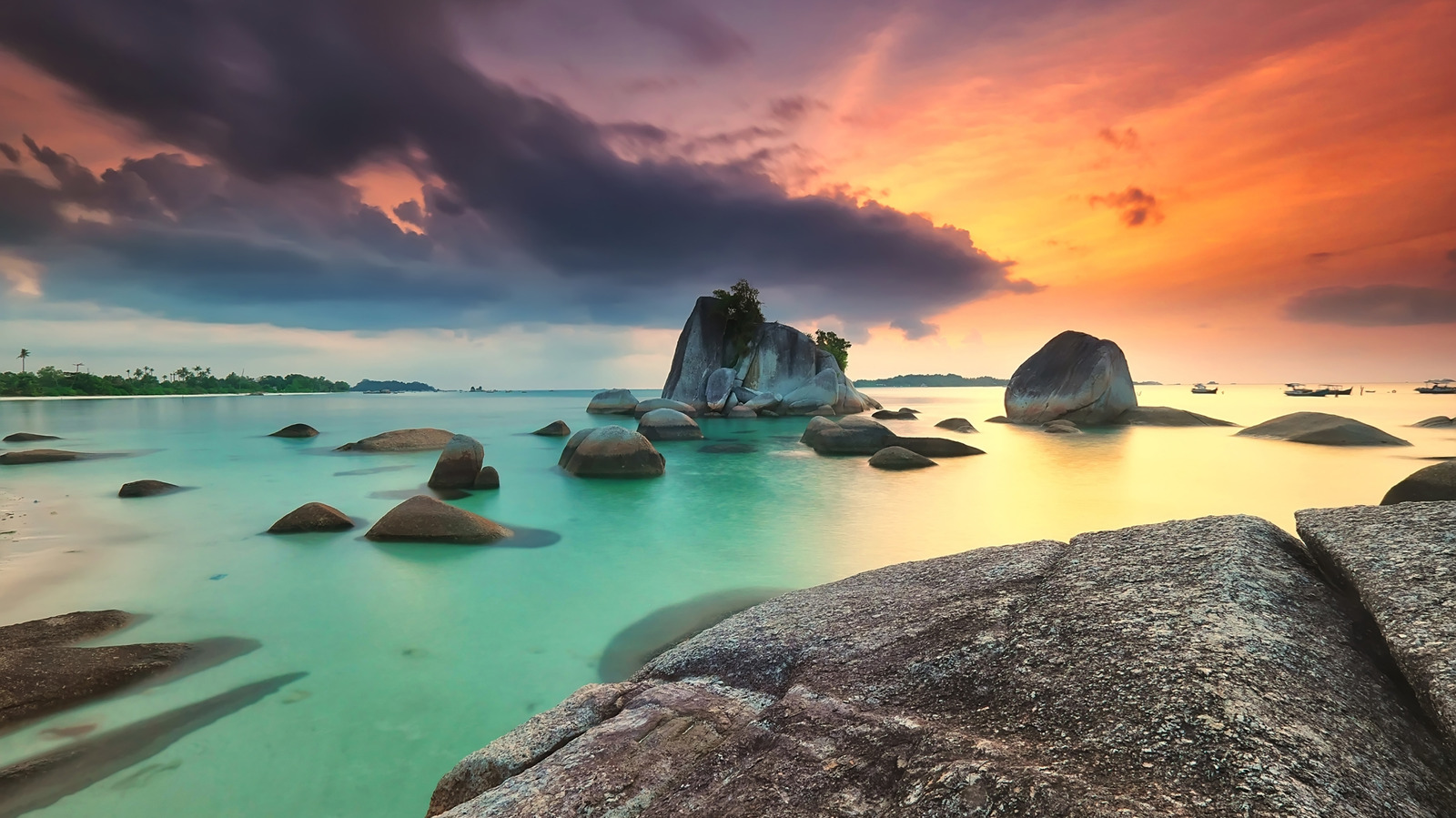 Une île avec des surnoms comme «Seychelles of Indonésie» et «Indonésie Maldives» a Bali Beauty moins la foule