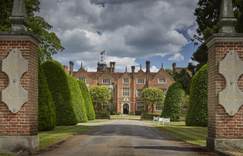 Le manoir devenu de l'Angleterre devenu hétér juste à l'extérieur de Windsor a inspiré Disney `` Alice au pays des merveilles ''