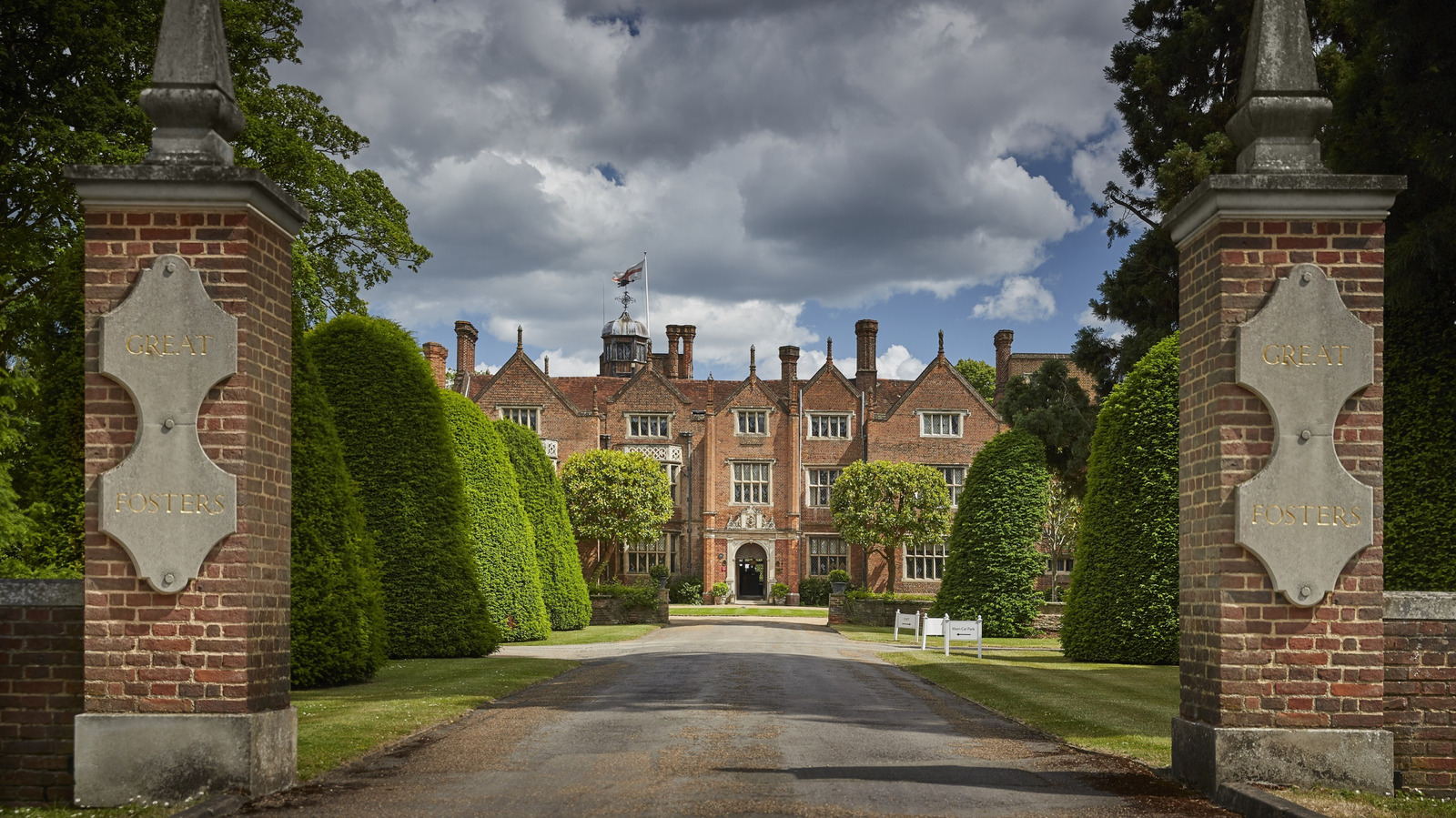 Le manoir devenu de l'Angleterre devenu hétér juste à l'extérieur de Windsor a inspiré Disney `` Alice au pays des merveilles ''