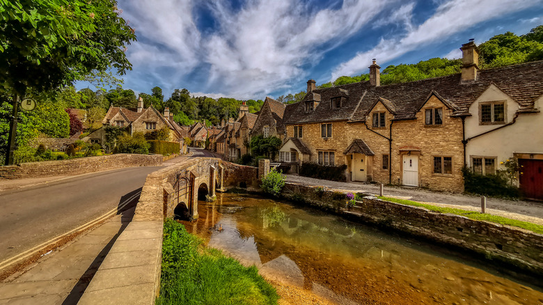 Bâtiments en pierre dorée préservée à Castle Combe, Wiltshire, Angleterre près de Salisbury