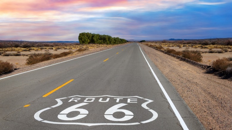 Une étendue de route 66 en Californie, entre LA et Las Vegas.