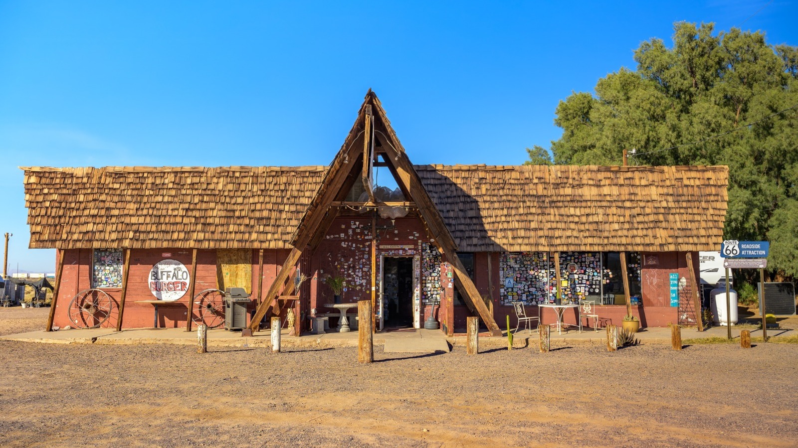 Entre Los Angeles et Las Vegas, la ville semi-Gros de la Route 66 de Californie avec une histoire de cinéma excentrique revient à la vie