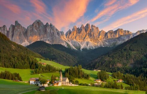 Les «gondoles» légendaires italiennes dans les Dolomites offrent une expérience très unique et brûlante de l'estomac