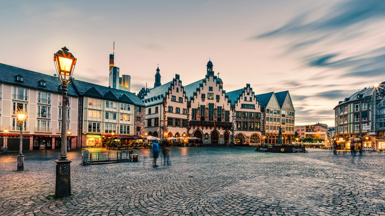La place du marché historique de Romerberg.
